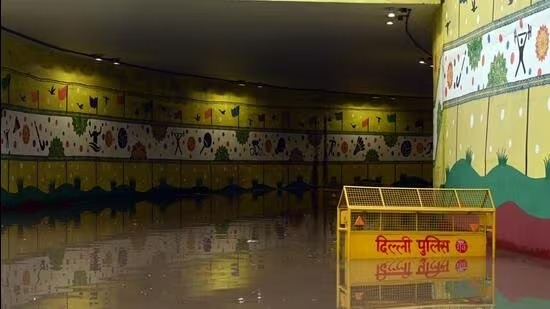दिल्ली: प्रगति मैदान सुरंग में पानी भरने की वजह से यातायात की आवाजाही बंद, बढ़ा यमुना का जलस्तर