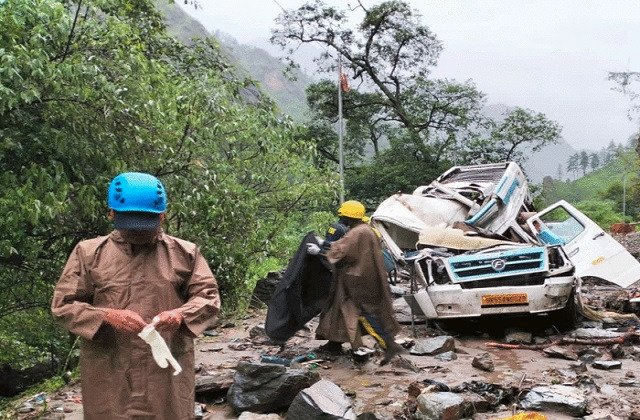 उत्तराखंड : बारिश से गंगोत्री हाईवे पर भूस्खलन, मध्य प्रदेश के चार तीर्थ यात्रियों की मौत