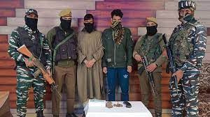 जम्मू-कश्मीर के बारामूला में आतंकवादियों के दो सहयोगी गिरफ्तार
