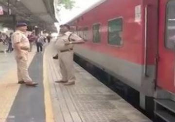 महाराष्ट्र: चलती ट्रेन में ताबड़तोड़ फायरिंग, आरपीएफ के एएसआई और तीन यात्रियों की मौत