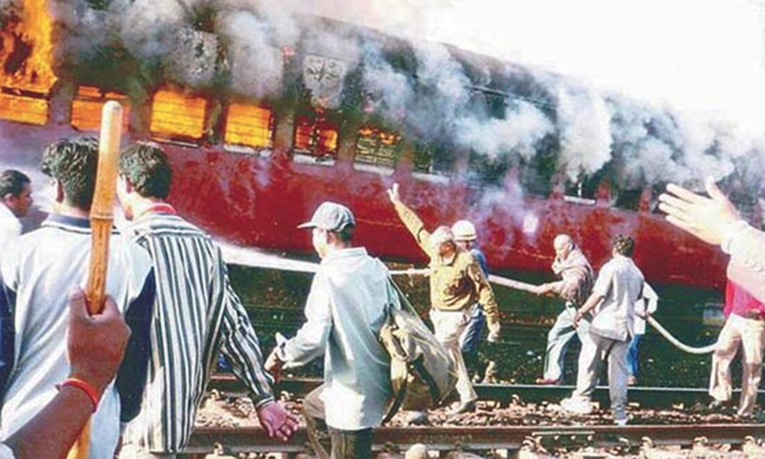 गोधरा ट्रेन अग्निकांड मामला : सुप्रीम कोर्ट दोषियों की जमानत याचिकाओं पर कल करेगा सुनवाई