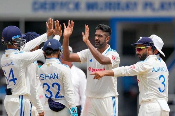 द्वितीय टेस्ट : अश्विन ने ब्रेथवेट की अर्धशतकीय पारी पर लगाया विराम, वेस्टइंडीज का संघर्ष जारी