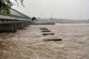 दिल्ली में बाढ़ का खतरा