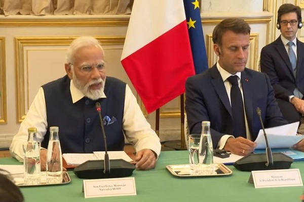 मैक्रों से द्विपक्षीय बैठक के बाद बोले पीएम मोदी – ‘मेक इन इंडिया’ और ‘आत्मनिर्भर भारत’ में एक महत्वपूर्ण भागीदार है फ्रांस