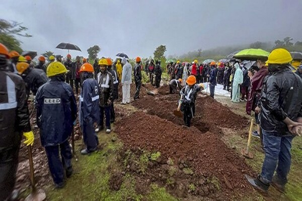 महाराष्ट्र : रायगढ़ भूस्खलन में मृतकों की संख्या बढ़कर 16 पहुंची, भारी बारिश के कारण बचाव अभियान बंद