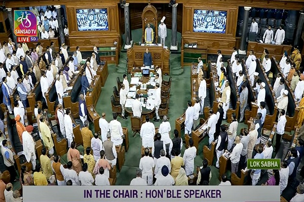 संसद का मॉनसून सत्र : लोकसभा ने दिवंगत सदस्यों को दी श्रद्धांजलि