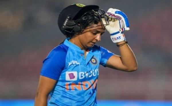 आईसीसी का सख्त एक्शन : भारतीय महिला क्रिकेट टीम की कप्तान हरमनप्रीत कौर पर दो मैचों का प्रतिबंध