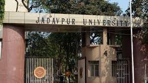 बंगाल: यादवपुर विश्वविद्यालय के छात्रों ने नये कार्यवाहक कुलपति के खिलाफ किया प्रदर्शन, जानें वजह