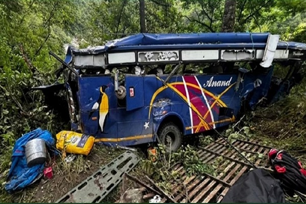 उत्तराखंड : गुजरात के यात्रियों को लेकर जा रही बस उत्तरकाशी में खाई में जा गिरी, 7 लोगों की मौत, 27 घायल