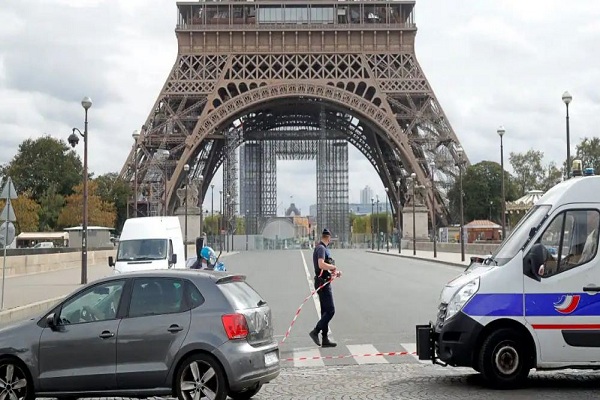 फ्रांस : एफिल टॉवर को मिली बम से उड़ाने की धमकी, जनता के लिए किया गया बंद