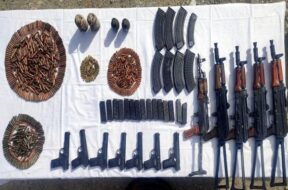 जम्मू-कश्मीर में हथियारों का जखीरा बरामद