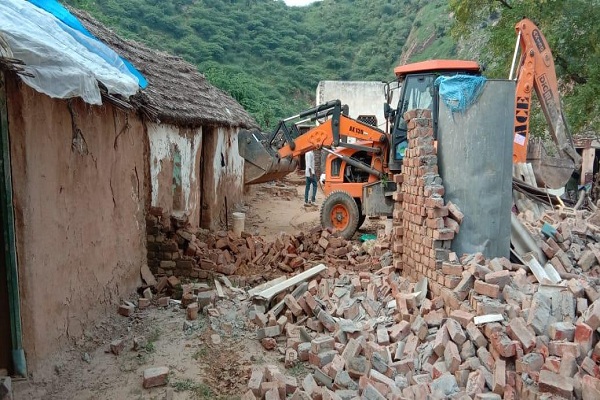 हिंसा प्रभावित नूंह में ध्वस्तीकरण अभियान जारी, 2.6 एकड़ भूमि पर बना अवैध निर्माण जमींदोज