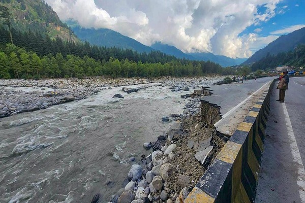 मॉनसूनी बारिश से तबाही : हिमाचल प्रदेश को दो माह में 8100 करोड़ का नुकसान, अब तक 346 लोगों की मौत