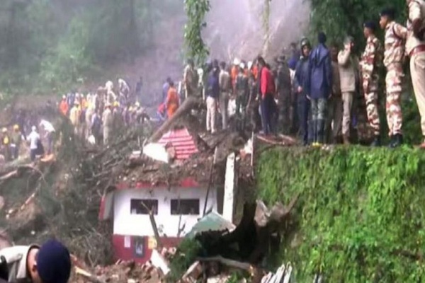 हिमाचल प्रदेश में बारिश से हाहाकार : अब तक 50 से ज्यादा लोगों की मौत, 40 लोग मलबे में दबे