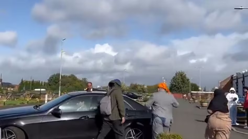 स्कॉटलैंड में खालिस्तान समर्थकों ने भारतीय उच्चायुक्त को गुरुद्वारे जाने से रोका, कार से उतरने नहीं दिया