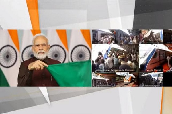 पीएम मोदी ने नौ ‘वंदे भारत’ रेलगाड़ियों को हरी झंडी दिखाकर किया रवाना
