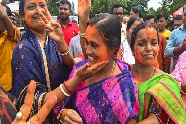विधानसभा उपचुनाव परिणाम :  भाजपा ने जीतीं तीन सीटें, लेकिन घोसी में सपा के खिलाफ बड़े अंतर से पिछड़ी