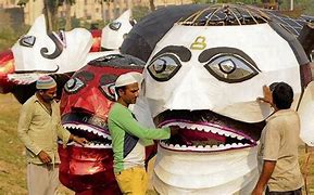 जम्मू : यूपी से आए हिन्दू-मुस्लिम कारीगर दशहरा के लिए  तैयार कर रहे पुतले