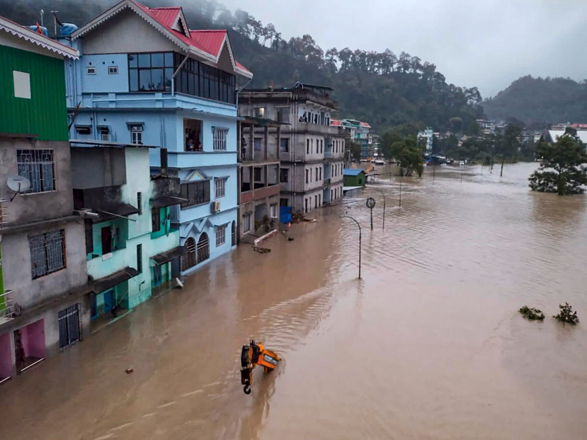 सिक्किम बाढ़: मृतकों की संख्या बढ़कर 21 हुई, 103 लापता लोगों की तलाश जारी