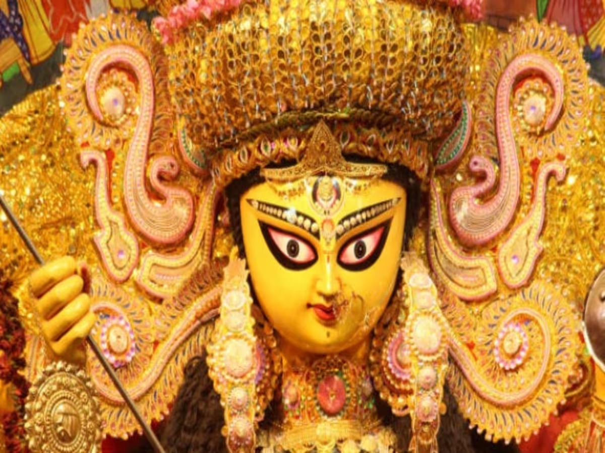 Sharadiya Navratri 2023: नवरात्रि में आखिर क्यों किया जाता है कन्या पूजन, पंडित से जानें इसका महत्व