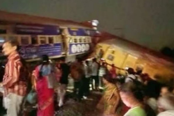 आंध्र प्रदेश में दो यात्री ट्रेनों की टक्कर, 8 यात्रियों की मौत, 20 घायल, पीएम मोदी ने रेल मंत्री वैष्णव से ली जानकारी