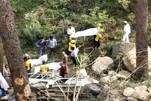 उत्तराखंड: पिथौरागढ़ में खाई में गिरी वाहन, छह लोगों की मौत