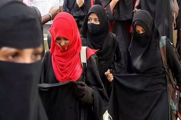कर्नाटक में फिर उभरा हिजाब विवाद : राज्य सरकार ने परीक्षा केंद्रों पर हिजाब पहनने की दी इजाजत, विरोध-प्रदर्शन की धमकी