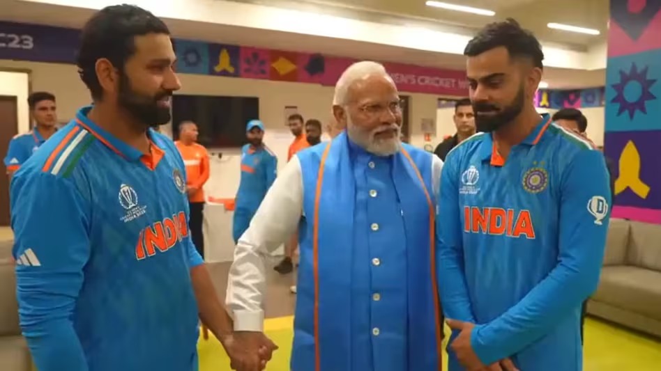 रोहित-कोहली का थामा हाथ, शमी को लगाया गले, जब खिलाड़ियों से बोले पीएम मोदी- मुस्कुराइ भाई देश आप लोगों को देख रहा है