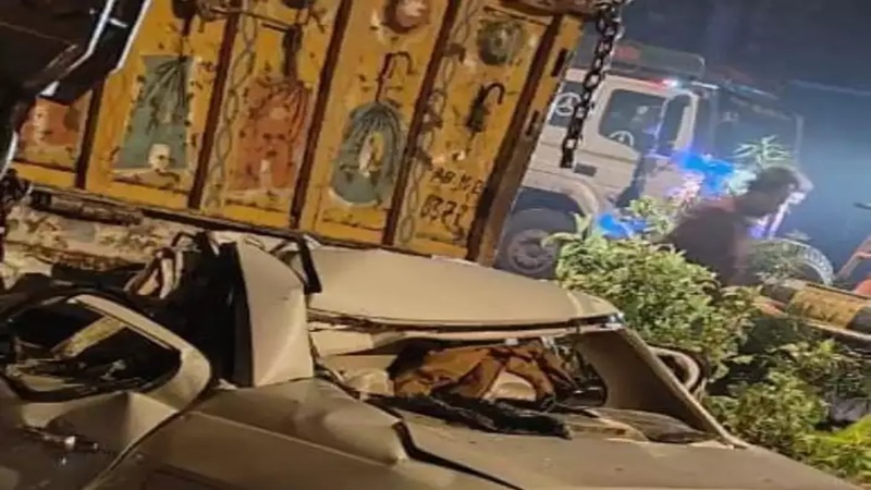 मुजफ्फरनगर में भीषण सड़क हादसा: ट्रक के नीचे घुसी कार, छह की दर्दनाक मौत