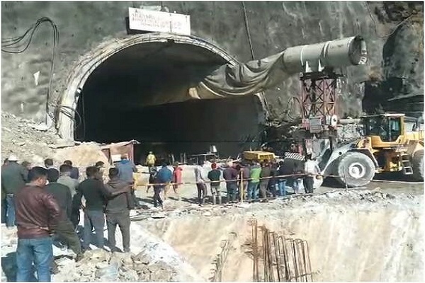 उत्तराखंड : उत्तरकाशी में यमुनोत्री राष्ट्रीय राजमार्ग पर निर्माणाधीन सुरंग टूटी, 40 श्रमिक फंसे