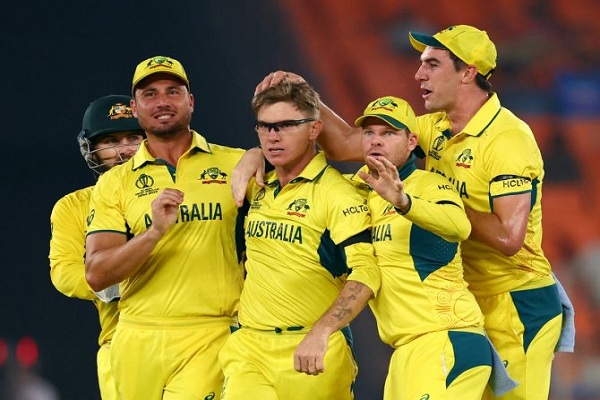विश्व कप क्रिकेट : ऑस्ट्रेलिया लगातार पांचवीं जीत से सेमीफाइनल के निकट, गत चैम्पियन इंग्लैंड की औपचारिक विदाई