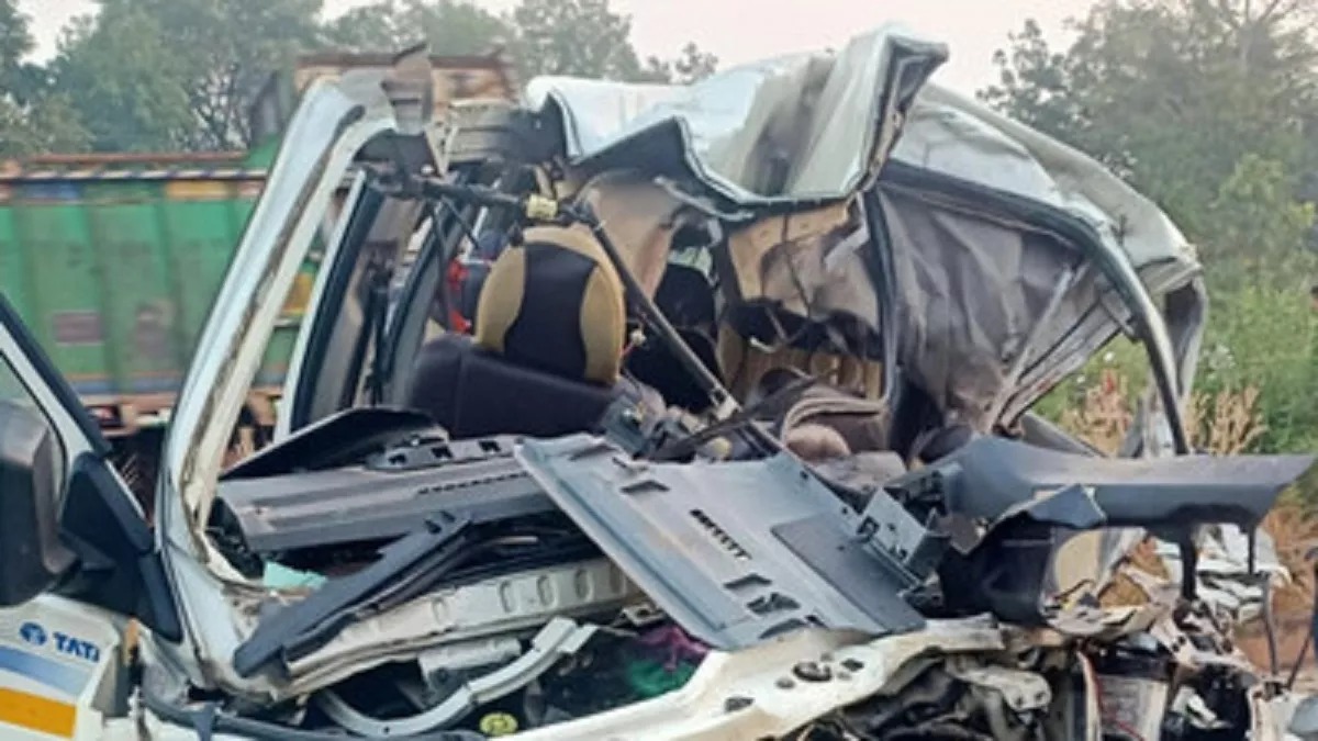 ओडिशा में भीषण सड़क हादसा, खड़े ट्रक से टकराई वैन, आठ लोगों की दर्दनाक मौत, सात गंभीर रूप से घायल