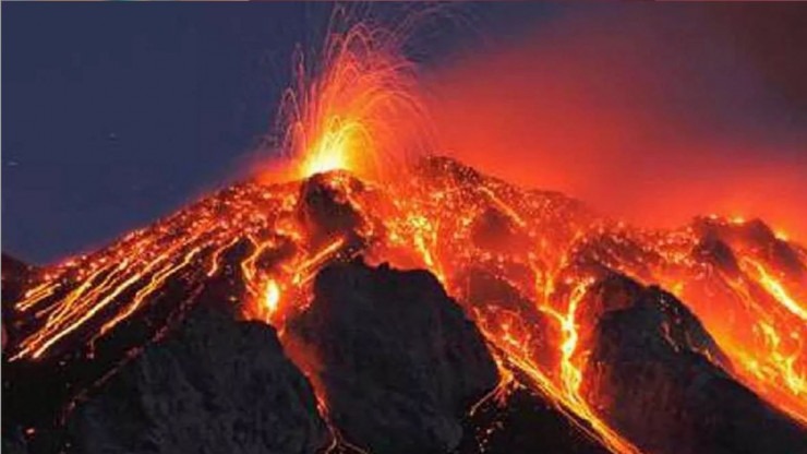 इंडोनेशिया में ज्वालामुखी विस्फोट के बाद 26 पर्वतारोहियों लापता, 11 के मिले शव