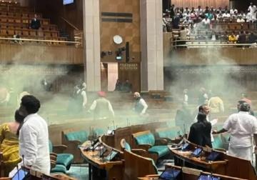 संसद की सुरक्षा चूक में बड़ी कार्रवाई, सुरक्षा से जुड़े आठ लोगों को किया गया सस्पेंड
