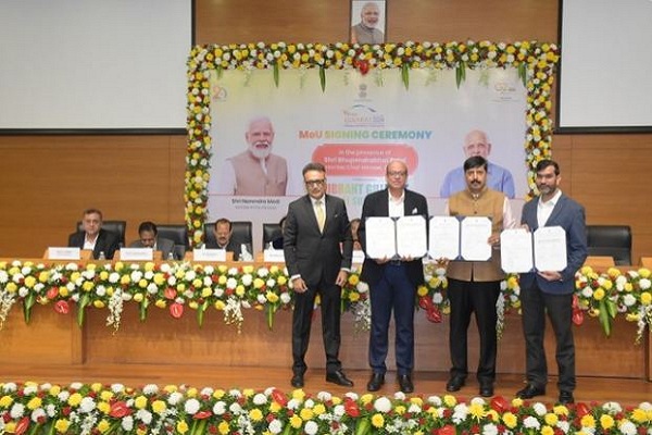 एस्सार समूह ने गुजरात में 55 हजार करोड़ के निवेश के लिए तीन समझौता ज्ञापन पर हस्ताक्षर किए
