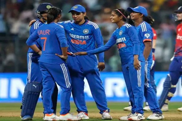 भारतीय महिलाएं क्लीन स्वीप से बचीं, अंतिम टी20 मैच में इंग्लैंड को 5 विकेट से शिकस्त दी