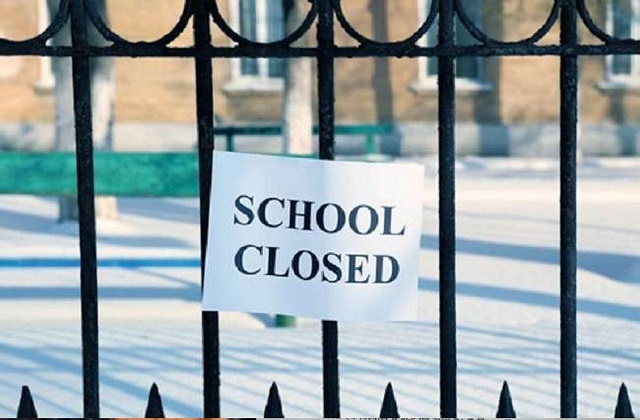 ठंड के चलते यूपी के स्कूलों में बढ़ाई गईं छुट्टियां, जानें- कहां कब तक स्कूल रहेंगे बंद