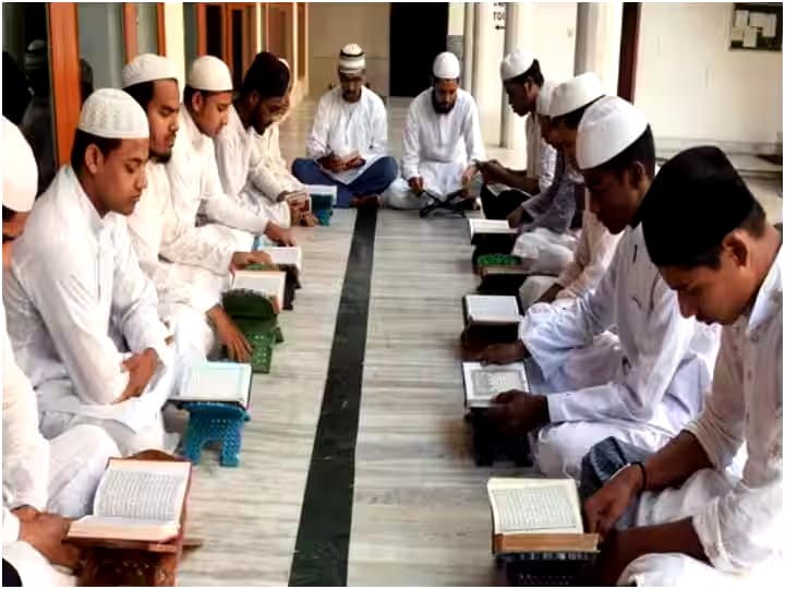 UP Madrasa: मदरसों पर यूपी सरकार का बड़ा फैसला, केंद्र के बाद योगी सरकार ने लिया मानदेय बंद करने का फैसला