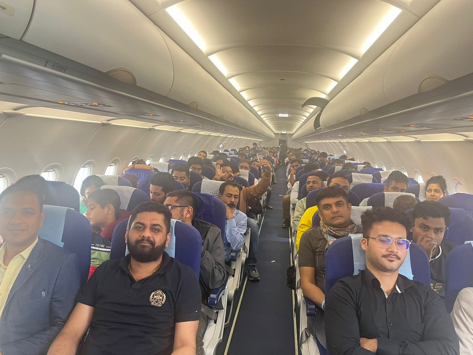 मुंबई से गुवाहाटी जा रही फ्लाइट की ढाका में इमरजेंसी लैंडिंग, कांग्रेस नेता बोले – बिना पासपोर्ट विदेश आ गए