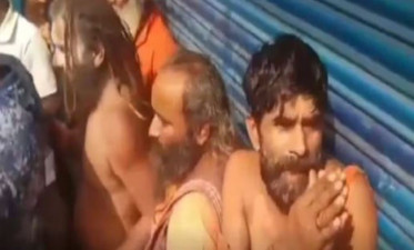 पश्चिम बंगाल: गंगासागर जा रहे यूपी के तीन साधुओं को बच्चा चोरी के शक में भीड़ ने बुरी तरह पीटा, पुलिस ने बचाया