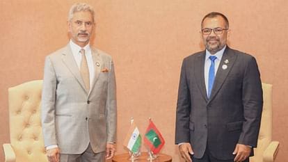 विवाद के बीच मालदीव के विदेश मंत्री मूसा जमीर से मिले एस जयशंकर, पोस्ट में लिखा- खुलकर बातचीत हुई