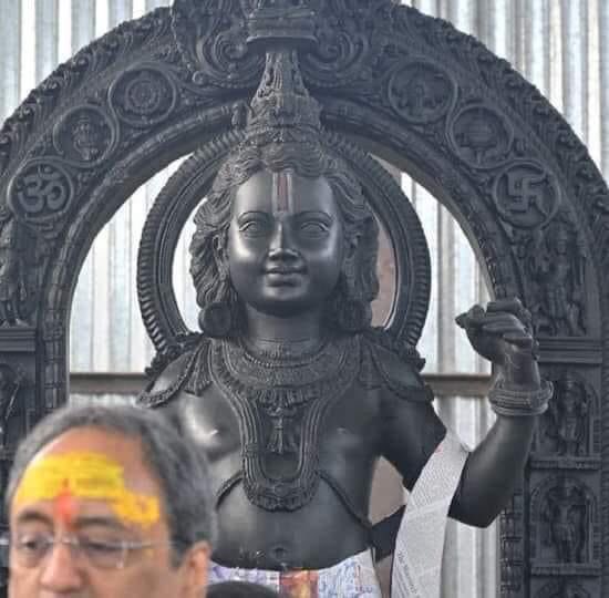 असली मूर्ति में आंखें नहीं दिखनी…, रामलला की वायरल तस्वीरों पर राम मंदिर के मुख्य पुजारी ने जताई नाराजगी
