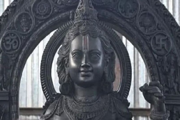 मूर्तिकार अरुण योगीराज की पत्नी बोलीं – प्राण प्रतिष्ठा से पहले रामलला की तस्वीर लीक होना गलत