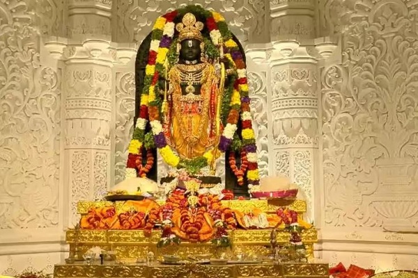 अयोध्या : राम मंदिर में श्रद्धालुओं का रेला, पहले दिन दोपहर तक 3 लाख से ज्यादा भक्तों ने किए रामलला के दर्शन