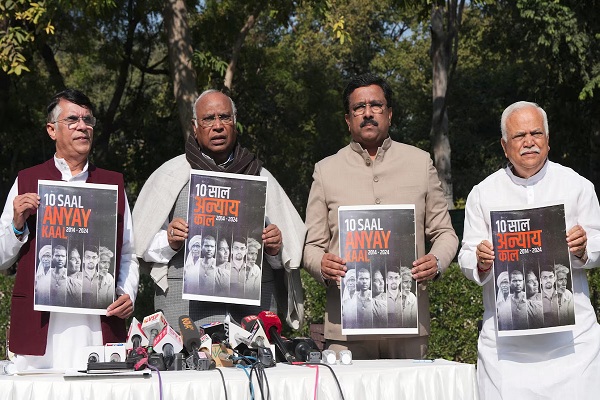 कांग्रेस ने मोदी सरकार की ‘विफलताओं’ के खिलाफ जारी किया ‘ब्लैक पेपर’