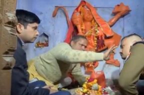 डीएम व एसपी ने की संभल मंदिर में पूजा