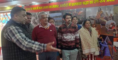 महाकुंभ: सूचना एवं प्रसारण मंत्रालय की प्रदर्शनी से लोगों को मिल रहा राष्ट्रीय एकता का संदेश