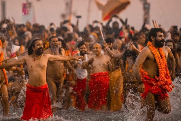महाकुम्भ : मौनी अमावस्या पर अखाड़ों का अमृत स्नान शुरू, भगदड़ के कारण तय समय से 10 घंटे बाद संगम पहुंचे साधु संत