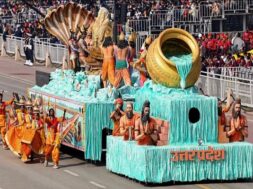 परेड में यूपी की झांकी