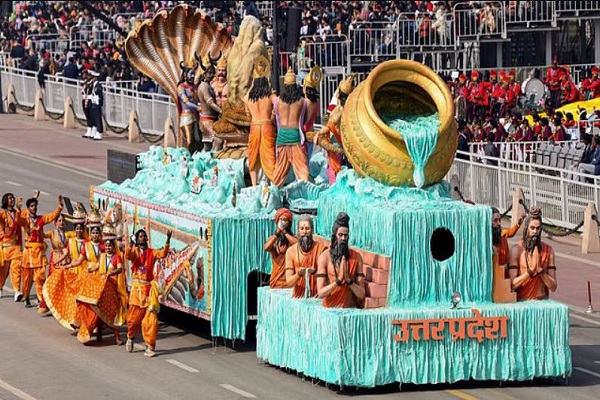 गणतंत्र दिवस परेड : कर्तव्य पथ पर यूपी की झांकी में दिखी महाकुम्भ की झलक